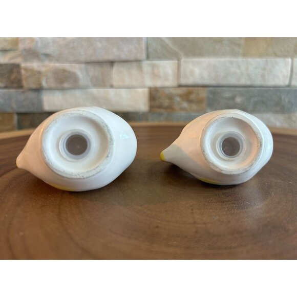Vintage Ceramic Hen Salt & Pepper Shaker Set With Yellow Accents - Picture 5 of 7